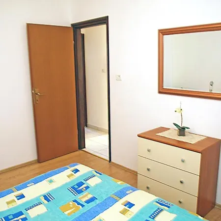 In With Balcony, Air Conditioning, Wifi, Washing Machine Medulin