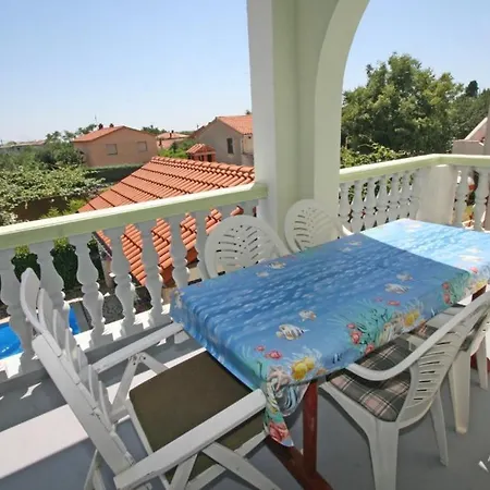 アパート In With Balcony, Air Conditioning, Wifi, Washing Machine メドゥリン