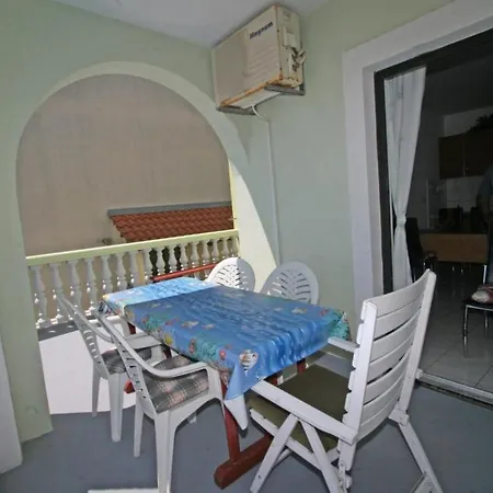 In With Balcony, Air Conditioning, Wifi, Washing Machine Apartment