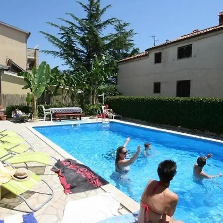In With Balcony, Air Conditioning, Wifi, Washing Machine Medulin
