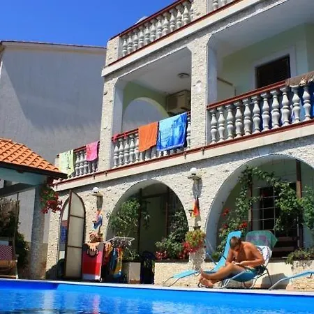 Apartment In With Balcony, Air Conditioning, Wifi, Washing Machine Medulin